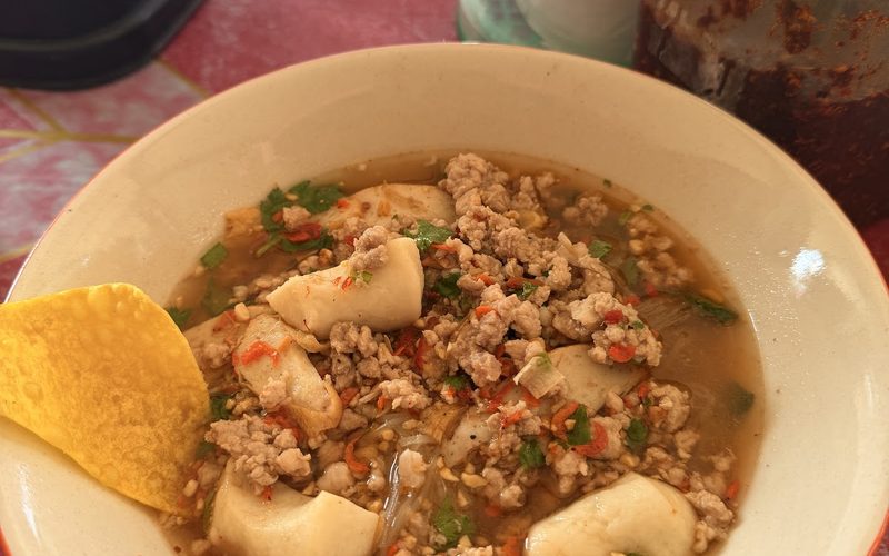 Lek Noodle Shop