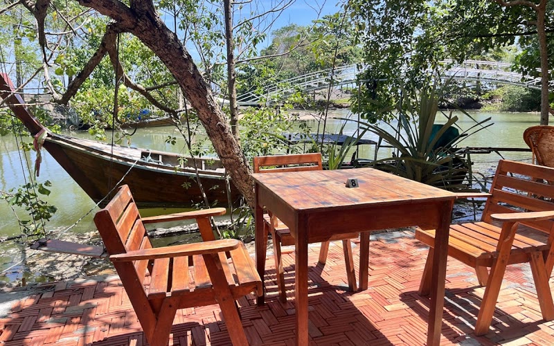 Seafood Restaurant Kruaw Rim Lay