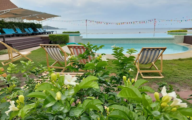 Twin Bay Resort